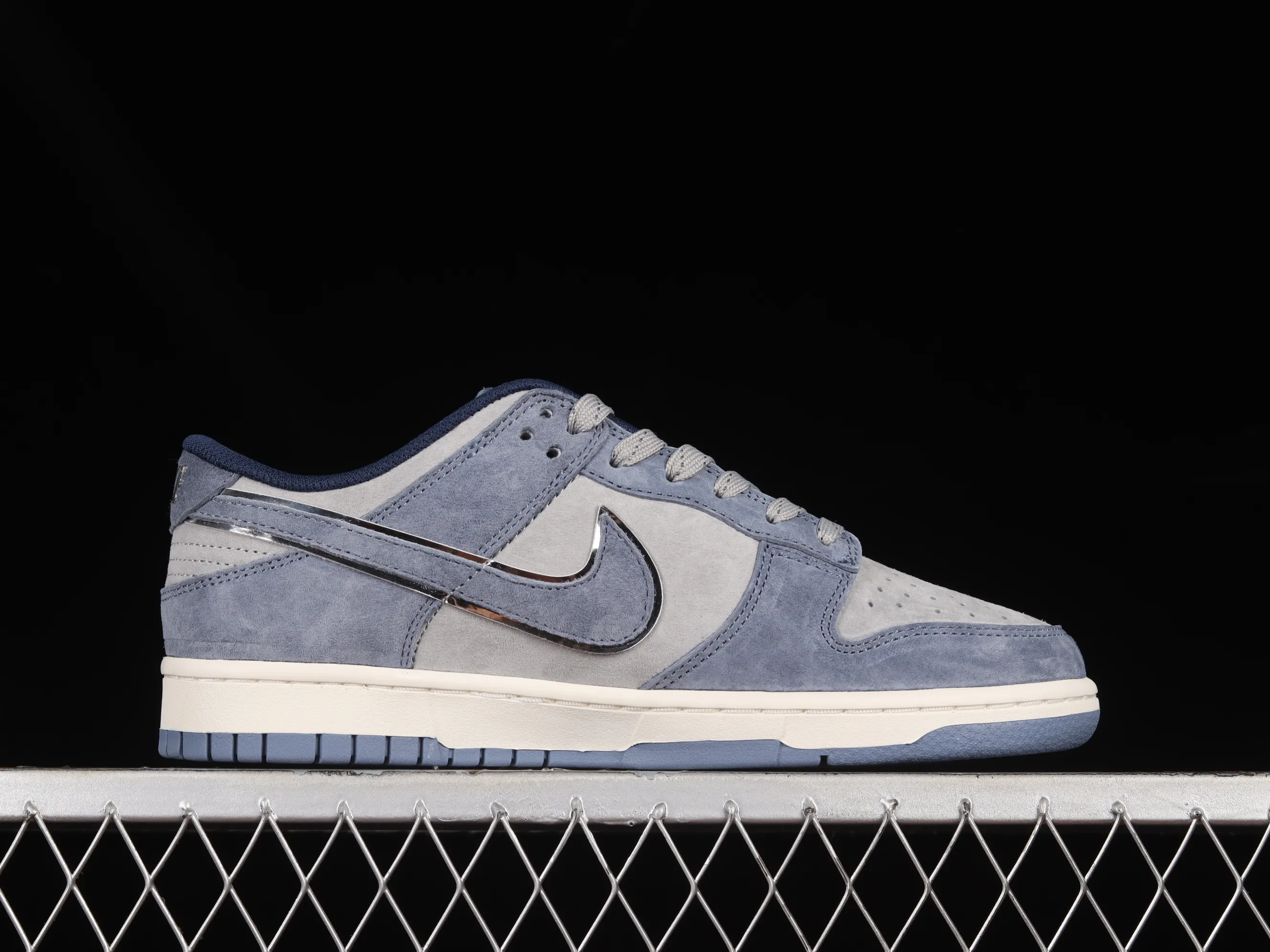 All Categories Nk SB Dunk Series Nk SB Dunk Low Low-top sneakers Otomo Katsuhiro x Nk SB Dunk Low "Steamboy OST" Creative customization collaboration Otomo Katsuhiro co-branded SB low-top sports and leisure sneakers DR3369-526